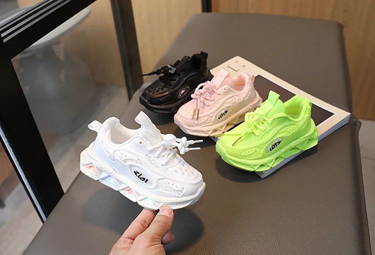 Baby Shoes2025 Spring Autumn New Boys and Girls Light Up Clunky Sneaker Small and Medium-sized Children's Soft Soled Baby Shoes