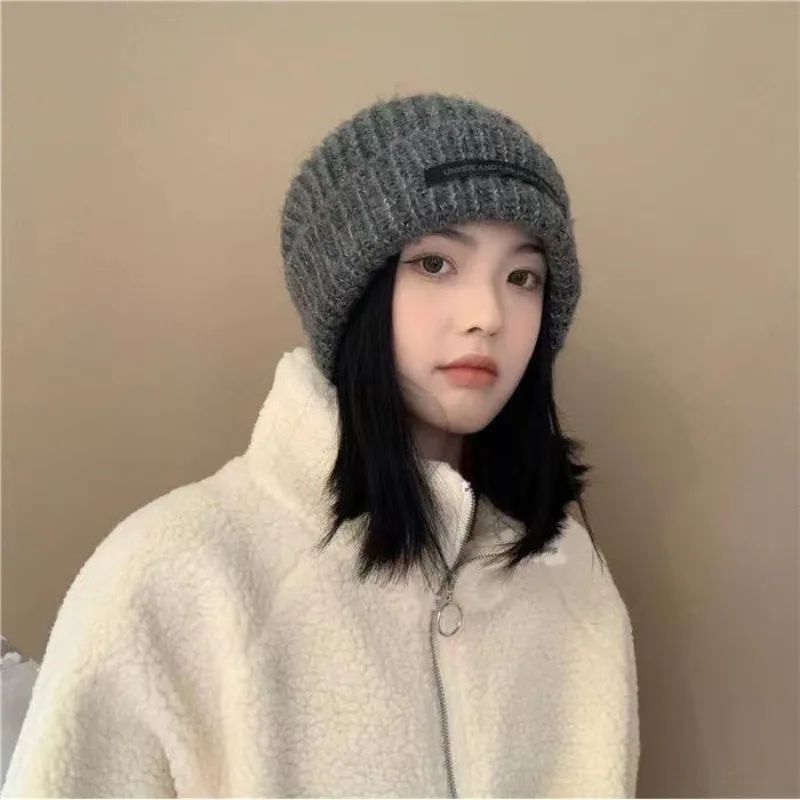 Gorro de Tricô Quentinho Feminino Outono Inverno Novo Suave Confortável com Apliques Acessórios de Moda para o Frio