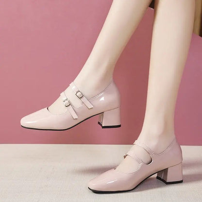 Sapatos Femininos Mary Janes com Fivela Dupla Primavera Outono Sapatos de Vestido em Couro Envernizado Scarpins Salto Alto Sapatos Retrô para Senhoras Preto Vermelho