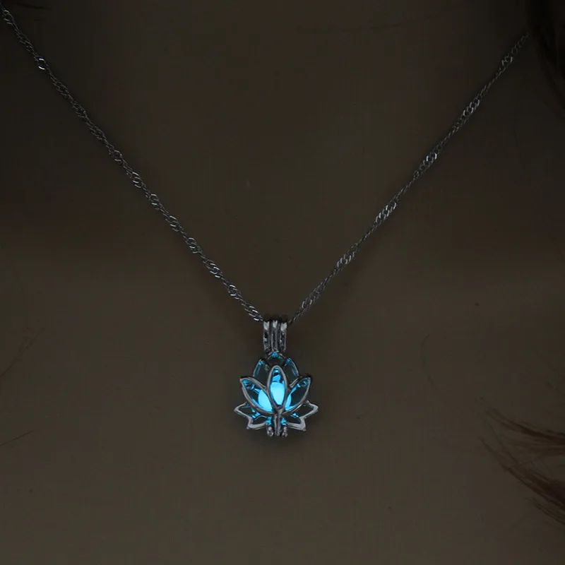 Colar com Pingente de Lua Luminosa para Meninas Adolescentes Colar Gargantilha Brilha no Escuro Joias Presentes ????????