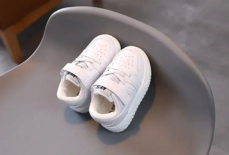 2025 New Toddler Baby Kids Fashion Design Walking Shoes Sneakers White Non-slip Casual Shoes Boys Breathable Outdoor Board Shoes