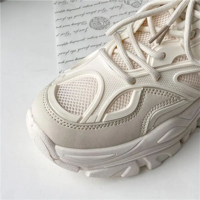 Novos Sapatos Esportivos de Plataforma para Mulheres 2024 Mulheres primavera outono Tênis Casuais Robustos Pretos Sapatos de Plataforma em Malha e Couro para Mulheres