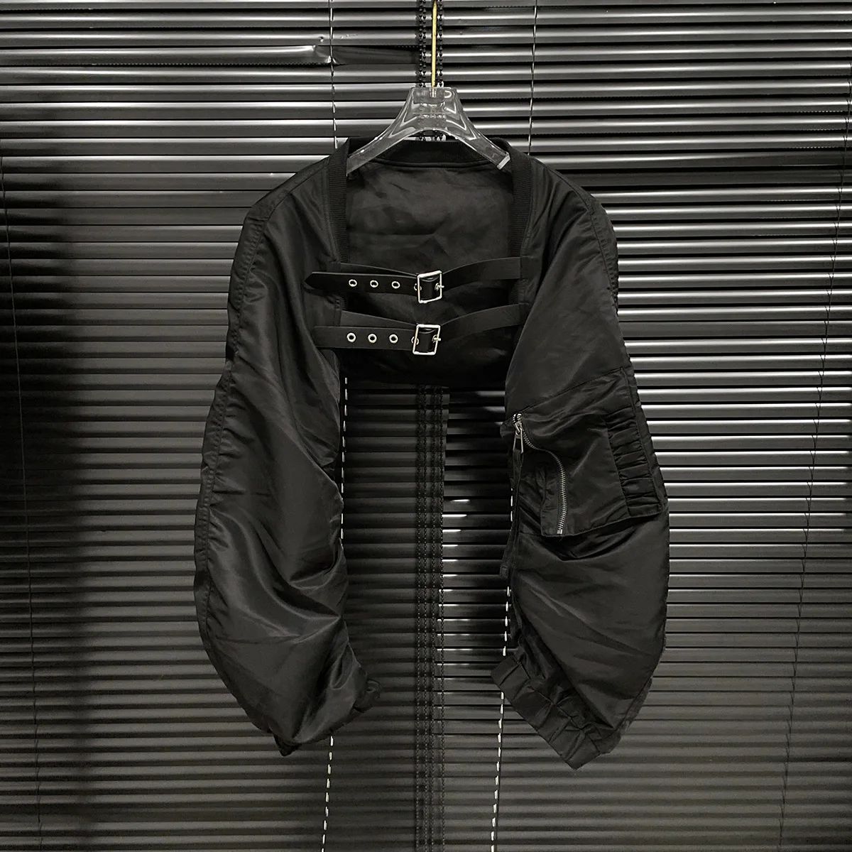 2024 Autumn New Niche Design Black Shoulder Vest Women's Leather Flight Plane Style Cropped Jacket Crew Neck Pattern