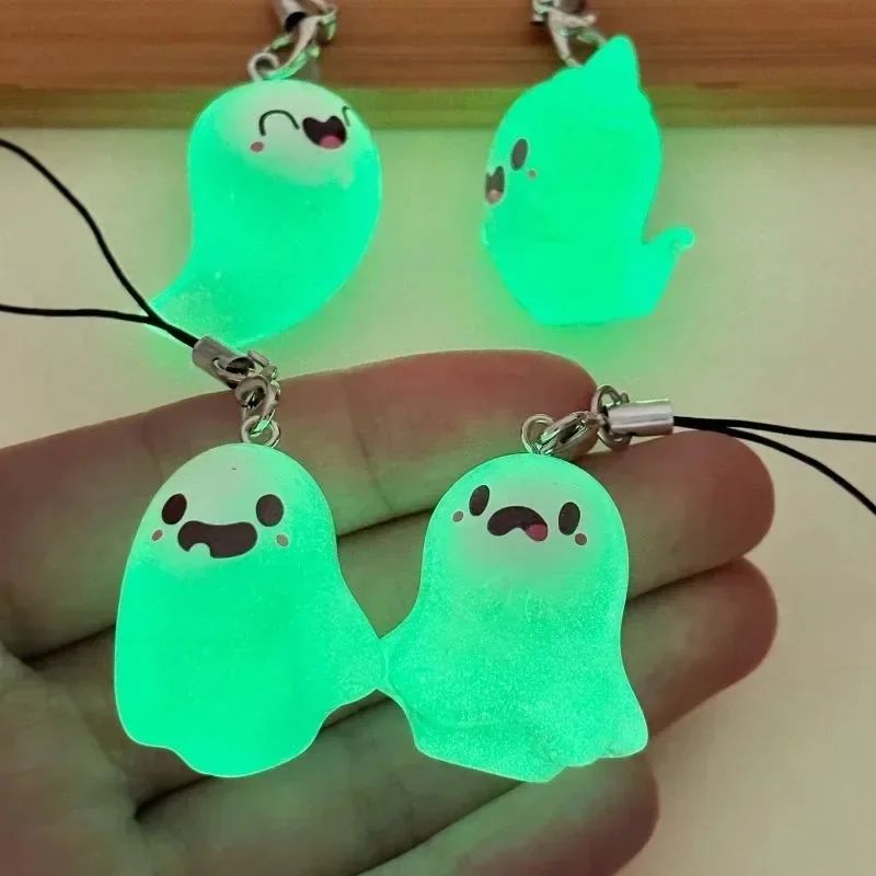 Creative Halloween Luminous Mini Cute Ghost Pendant Keychains Resin Keyring Key Holder for Kid Adult Festival Gifts Bag Charms
