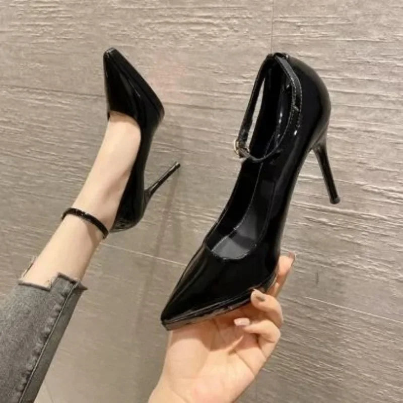 Sapatos femininos com salto agulha super alto de 11cm, corrente de pérolas, tira no tornozelo, bico fino, tamanho grande, sapatos de escritório de couro