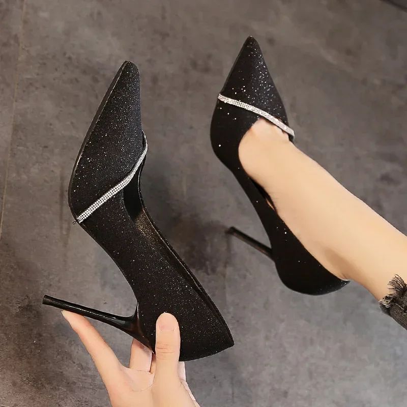 Sapatos Femininos de Salto Alto 2024 Nova Coleção Primavera e Outono Sapatos Femininos de Bico Fino Vestido Sapatos de Casamento Temperamento Banquete Sapatos Individuais