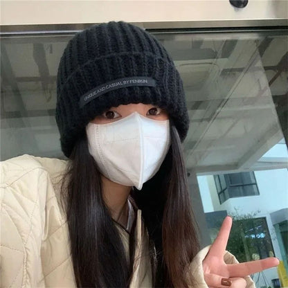 Gorro de Tricô Quentinho Feminino Outono Inverno Novo Suave Confortável com Apliques Acessórios de Moda para o Frio