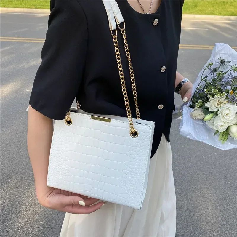 2025 Fashion Luxury Female Crossbody Bags for Women Designer Shoulder Bag Chain Solid Color Messenger Bag Handbags