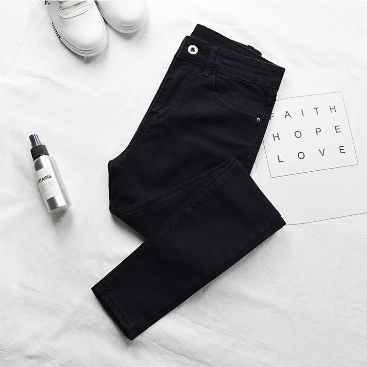 Plus Size High Waist Black Jeans Women's Spring Autumn Fashion Slim Fit Nine Point Cotton Denim Pants with Button Decoration