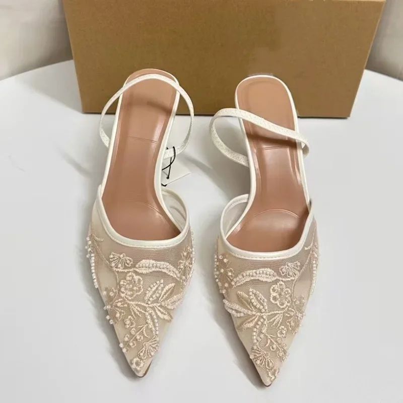 Sapatos de Grife Femininos Brancos para Casamento com Salto Alto, Tela Bordada com Flores, Tira Traseira e Salto Fino, Sensual, para Mulheres