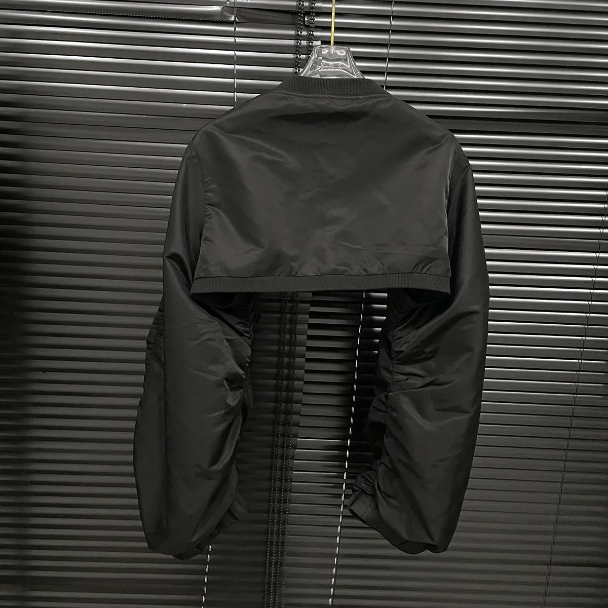 2024 Autumn New Niche Design Black Shoulder Vest Women's Leather Flight Plane Style Cropped Jacket Crew Neck Pattern