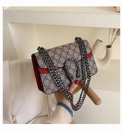 Women Stylish Retro Print Shoulder Crossbody Bag Fashionable Chain Underarm Purse Medium Hardness Polyester Lining