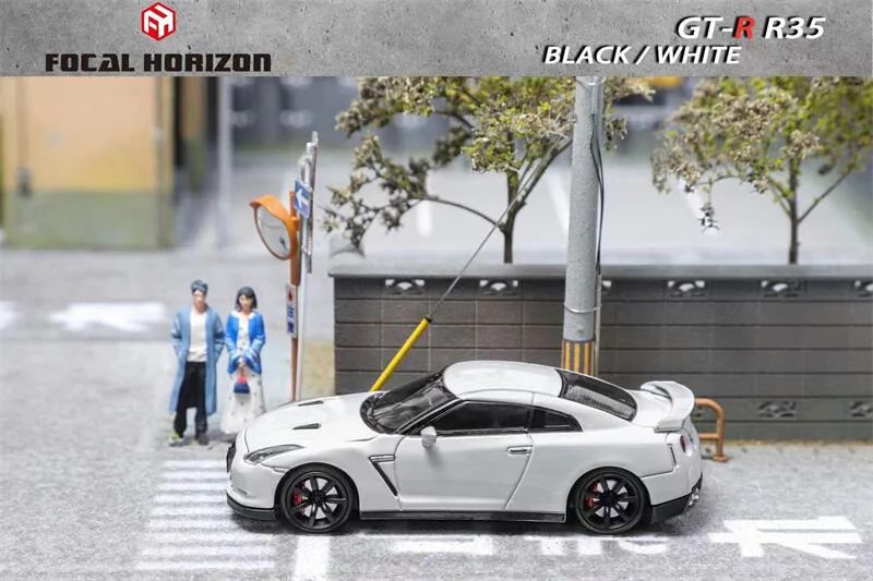 Focal Horizon 1:64 Skyline GTR R35 Preto / Branco Capô Articulado Miniatura de Carro Die-Cast Colecionável