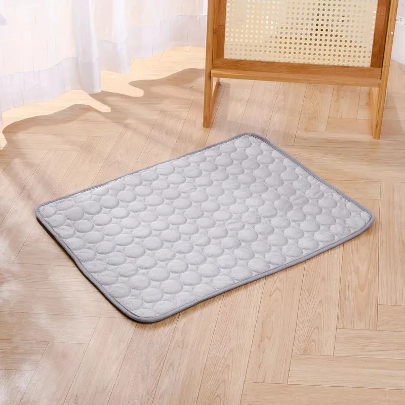 Almofada de resfriamento para cães Tapete de verão para cães Gatos Cobertor Sofá Respirável Cama para cães Tapete de verão para cachorros Capa para assento de carro Suprimentos para animais de estimação