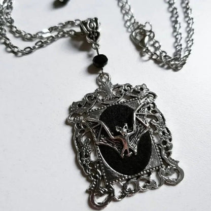 Colar com Pingente de Morcego Gótico Cameo Vampiro Presente de Natal para Mulheres Homens Amigos Joias de Cristal de Bruxa Nova Moda