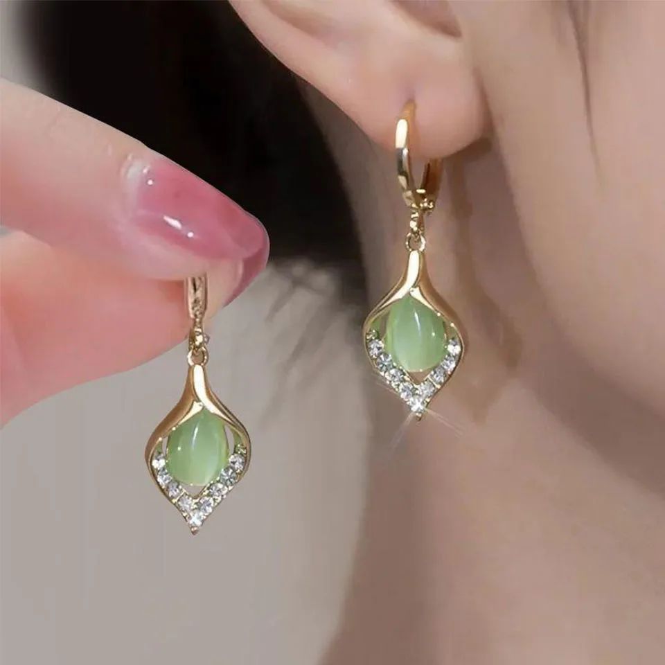 Brincos de argola Fashion Angel Eye banhados a ouro com strass embutidos e pétalas de tulipa para festa feminina
