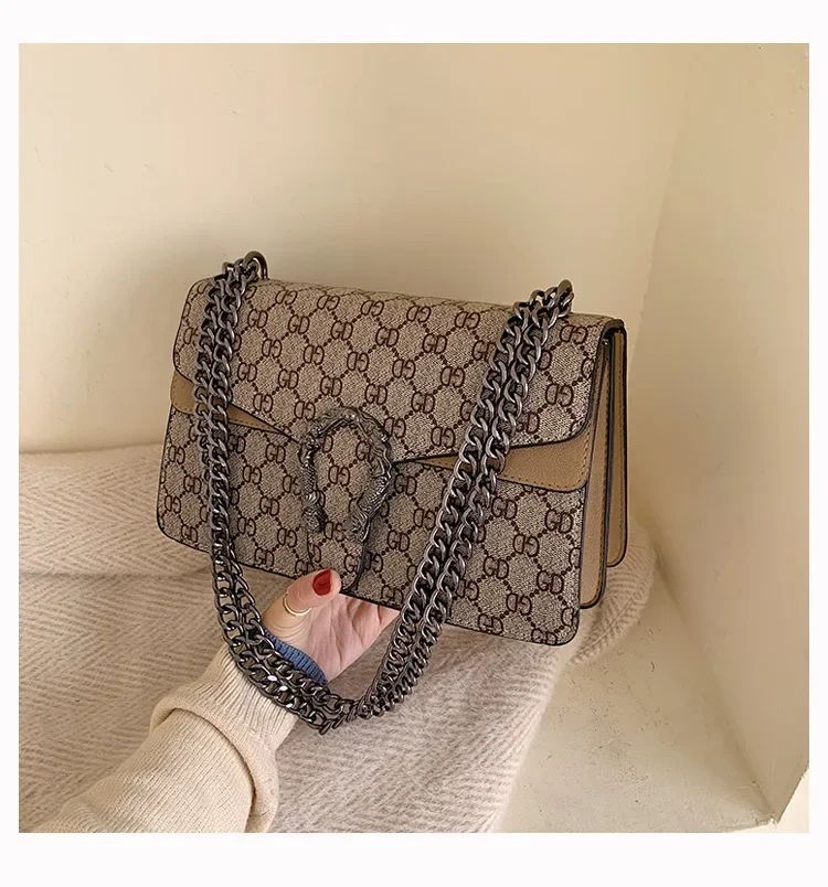 Women Stylish Retro Print Shoulder Crossbody Bag Fashionable Chain Underarm Purse Medium Hardness Polyester Lining