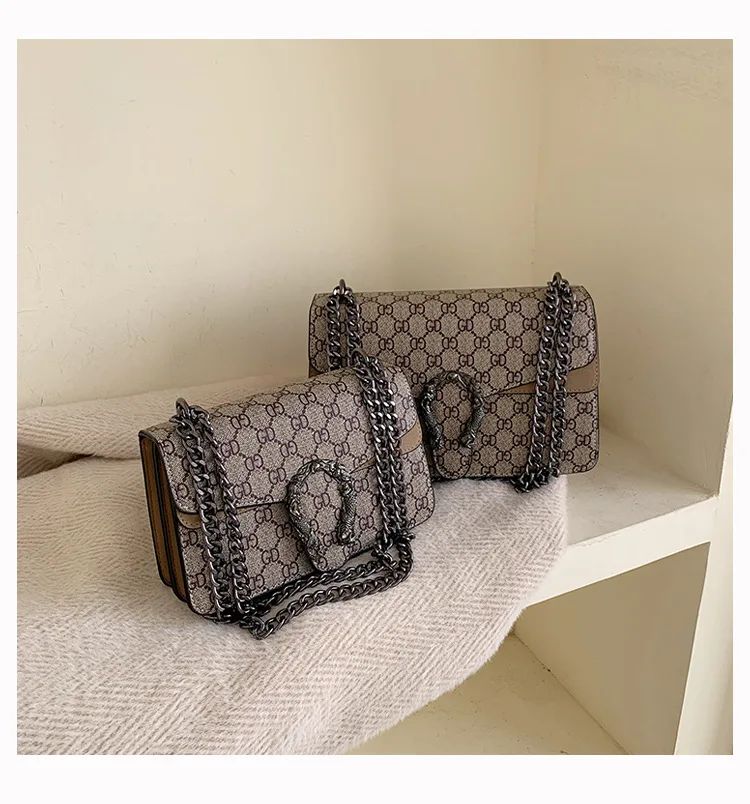 Women Stylish Retro Print Shoulder Crossbody Bag Fashionable Chain Underarm Purse Medium Hardness Polyester Lining