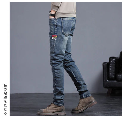 Novas Calças Jeans Masculinas Vintage Coreanas da Moda Slim com Pés Pequenos Bordados Calças Elásticas Masculinas de Sarja Streetwear