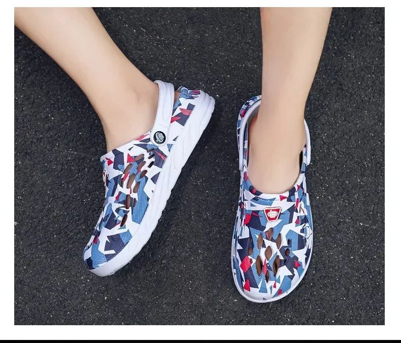 2025 New Fashion Sandals Men Clog Sandals Comfortable Breathable Beach Sandals Men Women Clogs Slippers Soft Bottom Men Shoes