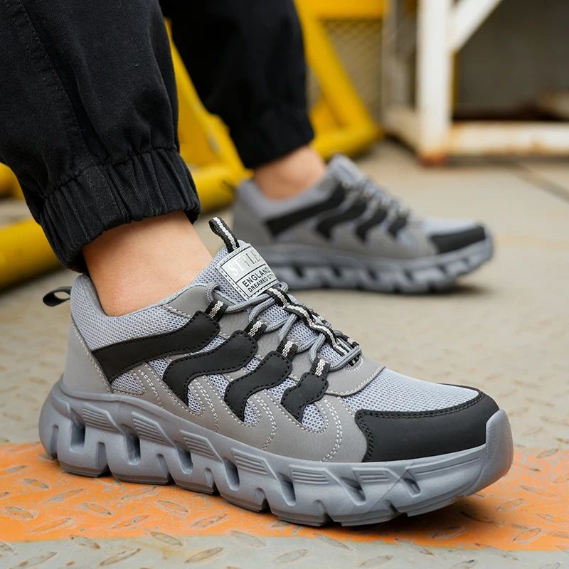 Light work shoes for men with iron professional man safety shoes non-slip work boots men steel nose safety sneakers man 46