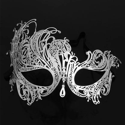Black Gold Skull Metal Mask Halloween Rhinestone Half Face Venetian Masquerade Men White Women Skull Party Mask