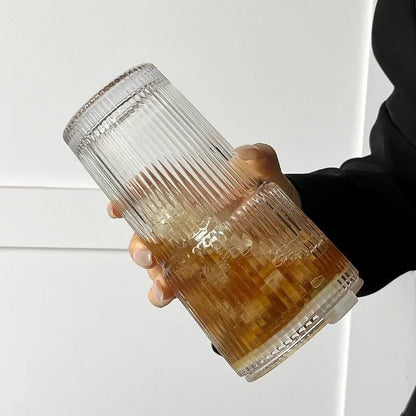 Copo de Café de Vidro Listrado 600ML com Tampa e Canudo Copos Transparentes para Suco Leite Chá Canecas de Café Gelado Utensílios para Beber