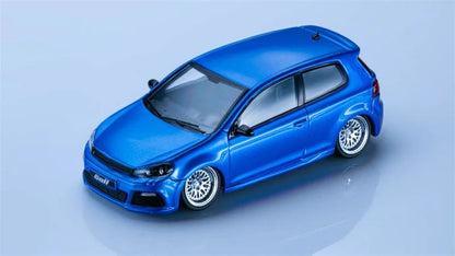 Maxwell 1:64 GOLF RMK6 Pearl White / Blue Die-Cast Car Model Collection Miniature