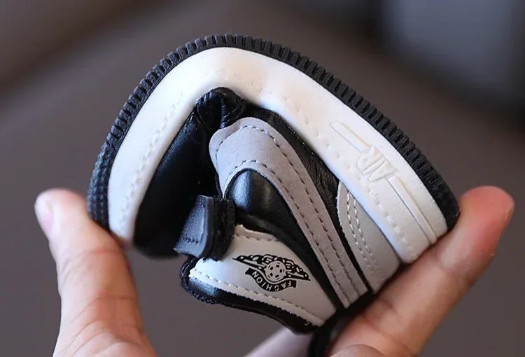 2025 New Children's Mid-Top Sneakers kids Sneakers Boys Girls Casual soft-soled shoes are stylish and comfortable