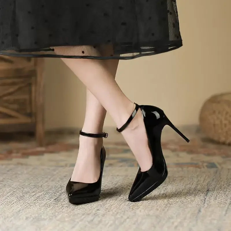Sapatos femininos com salto agulha super alto de 11cm, corrente de pérolas, tira no tornozelo, bico fino, tamanho grande, sapatos de escritório de couro