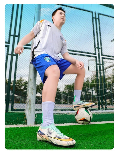 Professional Men Football Boots Adult High Quality Soccer Shoes Society Indoor Cleats Ultralight Studded Women Football Shoes