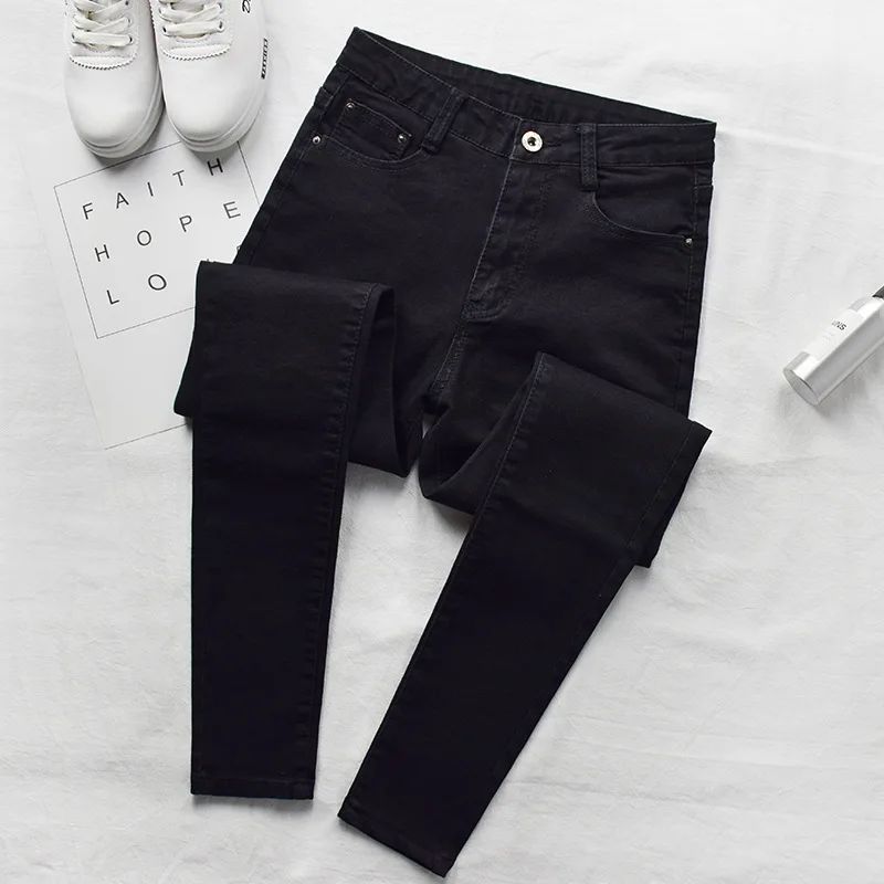 Plus Size High Waist Black Jeans Women's Spring Autumn Fashion Slim Fit Nine Point Cotton Denim Pants with Button Decoration