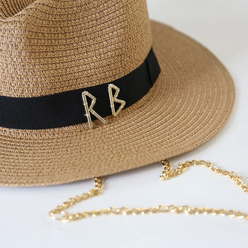 Fashionable Metal RB Letter Straw Hats for Women Men Summer Outdoor Holidays Beach Sun Hat Straw Hats for Women Fashion Panama