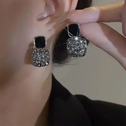 Brincos de Folhas Douradas com Cristal Verde para Mulheres Acessórios Diários de Individualidade Presentes de Joias para o Dia dos Namorados Aniversário