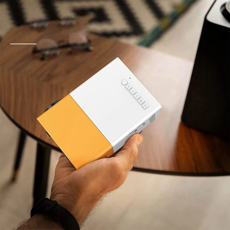 Mini projetor portátil YG300 com suporte a memória de ultra-alta definição para HDTMI, USB e SD, para cinema ao ar livre e projeção de home theater