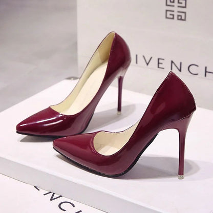 Novos scarpins de salto alto femininos de cor sólida, sapatos de moda femininos de couro envernizado, salto fino e bico fino, sapatos de casamento, tamanho 44