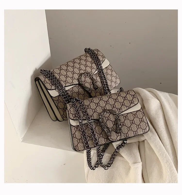 Women Stylish Retro Print Shoulder Crossbody Bag Fashionable Chain Underarm Purse Medium Hardness Polyester Lining