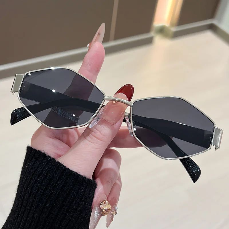 Fashion Polygonal Women Sunglasses 2025 Vintage Brand Rhombus Ladies Sun glasses Shades Unique Metal Frame Punk Eyewear Men