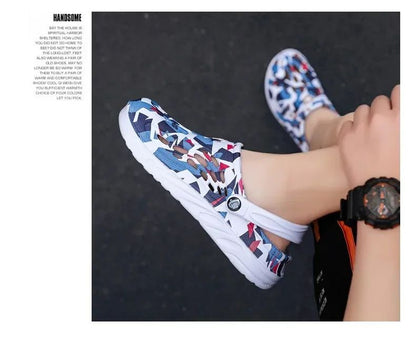 2025 New Fashion Sandals Men Clog Sandals Comfortable Breathable Beach Sandals Men Women Clogs Slippers Soft Bottom Men Shoes