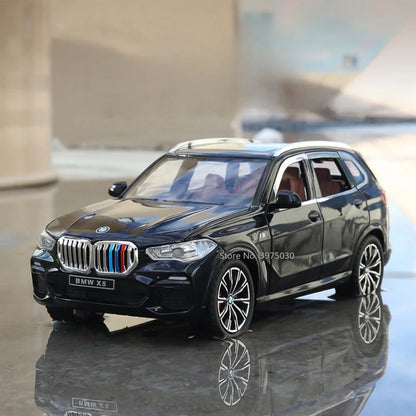 1:24 BMW X5 Modelos Carros em Miniatura SUV 6 Portas Abertas Veículos Pneus de Borracha com Luz de Som Carro Brinquedos Educacionais Infantis