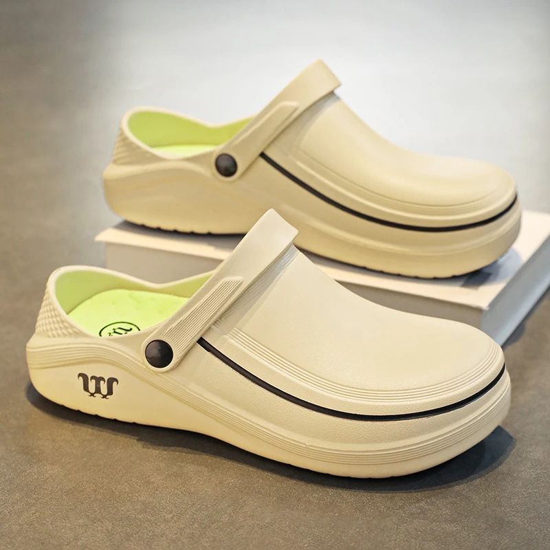 A Pair of Men's Casual Shoes, Waterproof and Oil-Proof, Low-Top Non-Slip Chef Shoes, Wear-Resistant and Non-Slip Men's Shoes