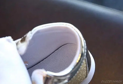 New Disney Children Luminous Shoes Boys Girls Hello Kitty Shoes Flashing Lights Fashion Sneakers Toddler Little Kid LED Sneakers