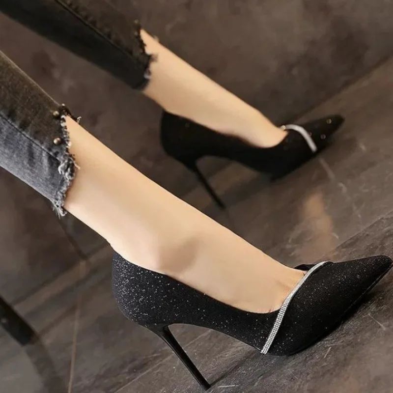 Sapatos Femininos de Salto Alto 2024 Nova Coleção Primavera e Outono Sapatos Femininos de Bico Fino Vestido Sapatos de Casamento Temperamento Banquete Sapatos Individuais
