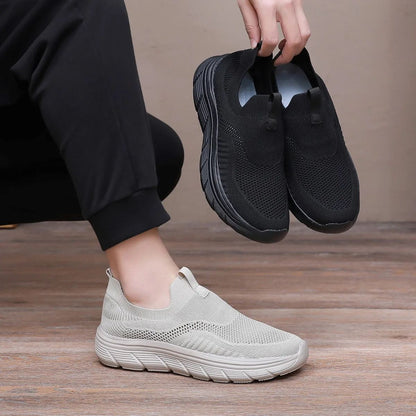 Sapatilhas masculinas leves e respiráveis para corrida e uso casual, com design slip-on, estilo tênis e conforto para treinos de academia.