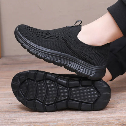 Sapatilhas masculinas leves e respiráveis para corrida e uso casual, com design slip-on, estilo tênis e conforto para treinos de academia.