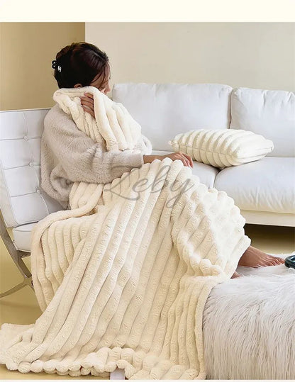 Imitation Rabbit Velvet Spring Autumn Warm Blankets or Blanket and Pillowcase Soft Fluffy Warmth Throw Blankets for Sofa Napping