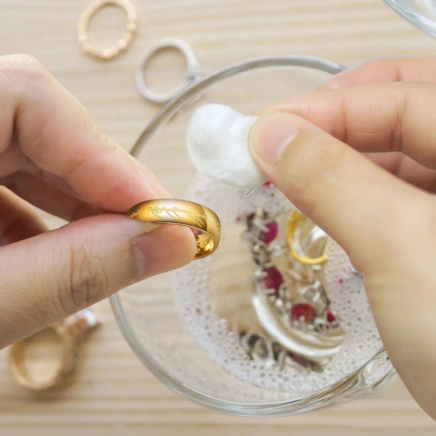1 peça de Aço Inoxidável Gravado Banhado a Ouro Nova Moda O Anel Pingente Colar Um Colar de Anel para Homens Mulheres Presentes de Festa