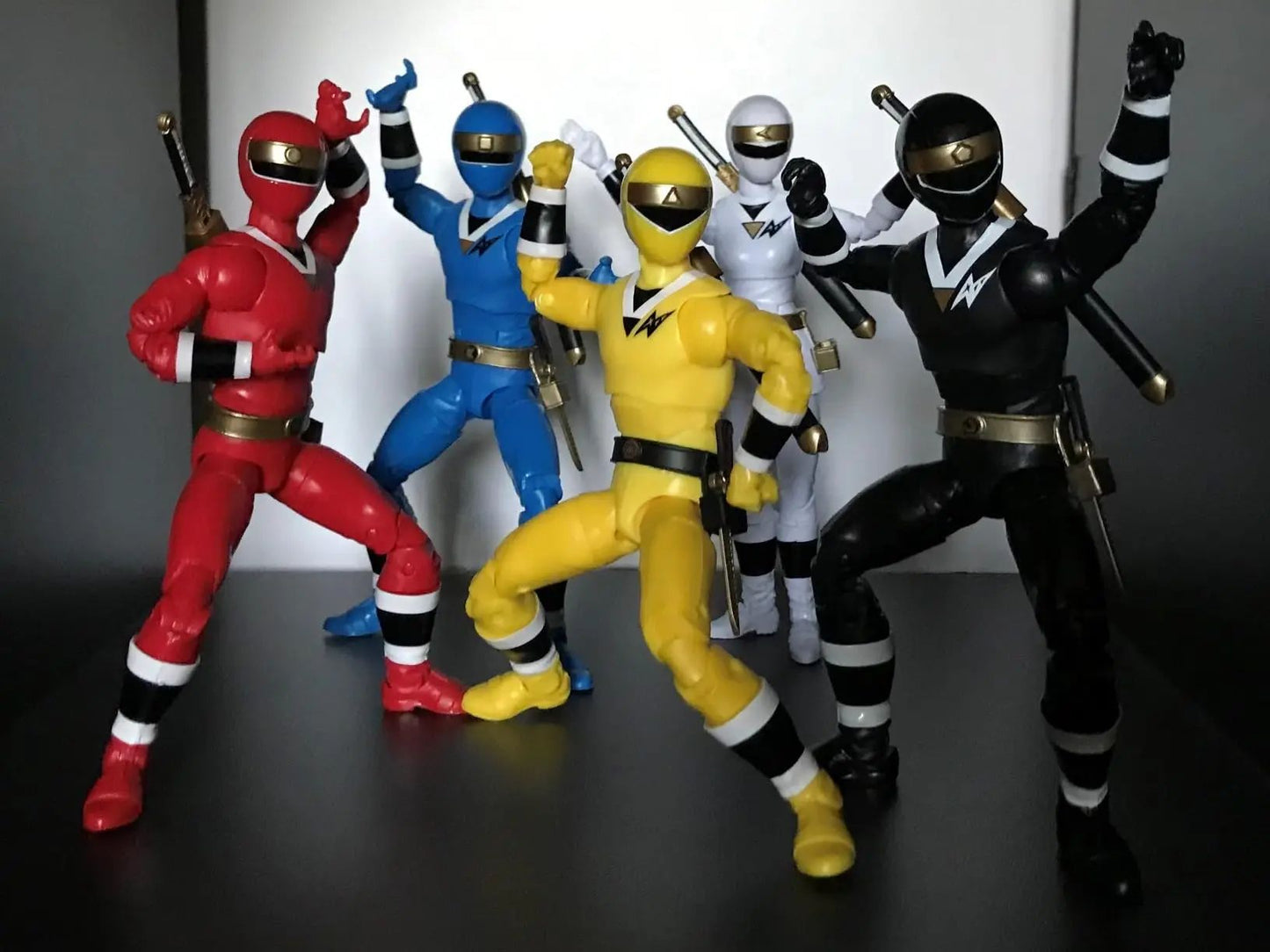 Hasbro Power Rangers Lightning Collection Pacote com 5 Figuras de Ação 6 Polegadas Alien Rangers 15 ACESSÓRIOS 5 Efeitos de Explosão Presente F5937