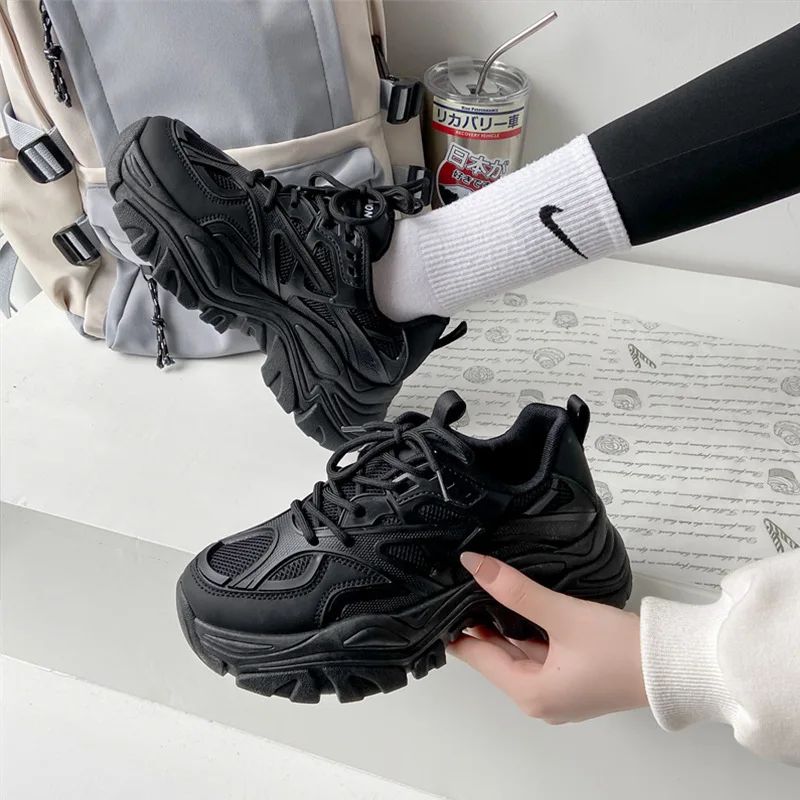 Novos Sapatos Esportivos de Plataforma para Mulheres 2024 Mulheres primavera outono Tênis Casuais Robustos Pretos Sapatos de Plataforma em Malha e Couro para Mulheres