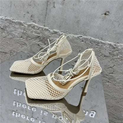 Sandália Scarpin Sexy de Salto Fino com Bico Quadrado Feminina Transpassada de Amarrar Vazada Ocada Vestido Sapatos Zapatos Mujer